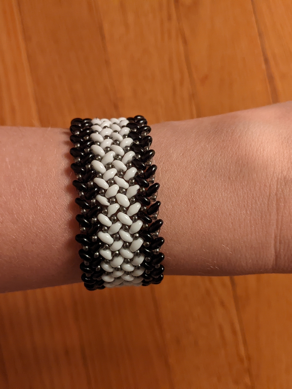 Black & White Beaded Women's Bracelet - Chic Woven Style